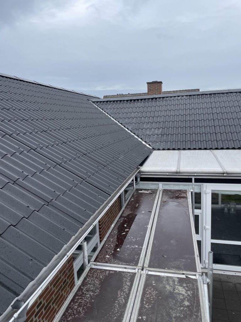 Nyt tag fra Swisspearl b7 tagplader i sort/blå